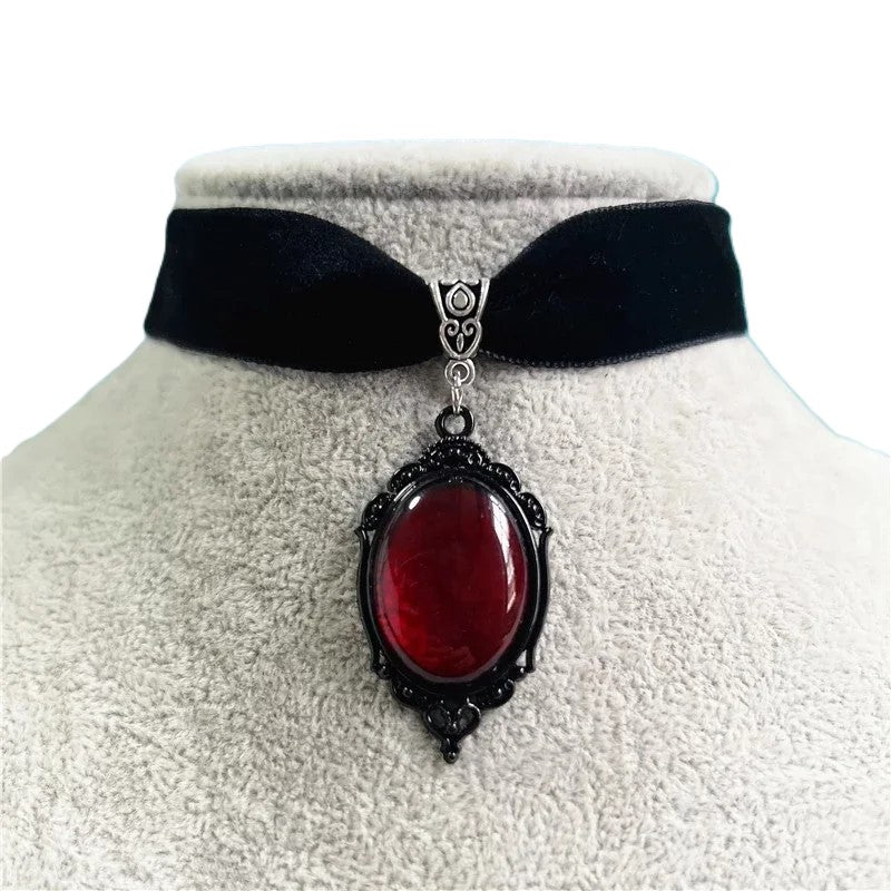 Mina Pendant Choker