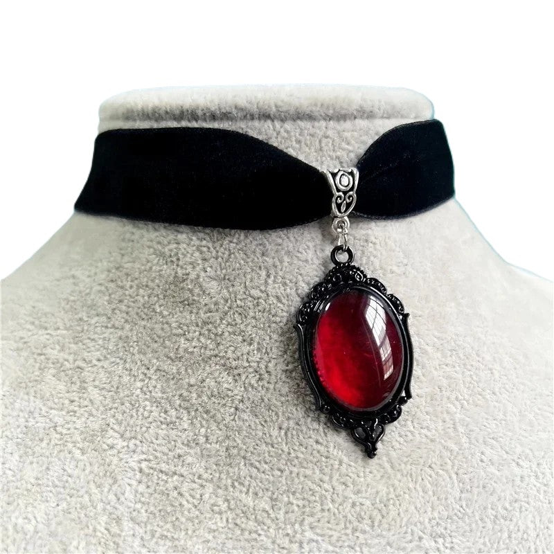 Mina Pendant Choker