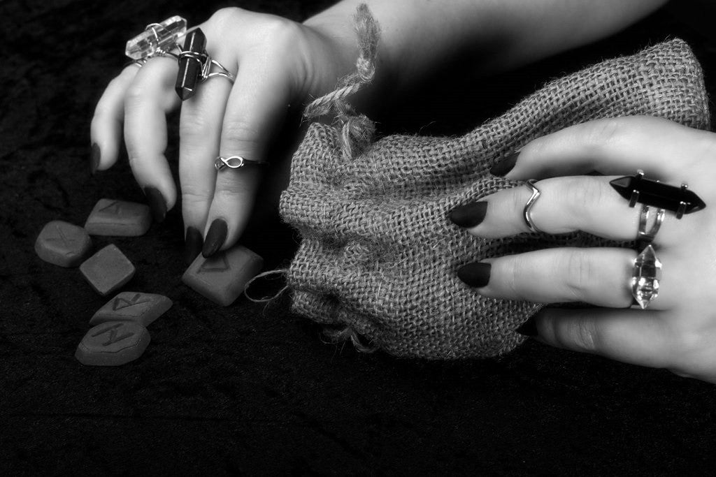 Juno Ring - Witchy Witch Wiccan wicca stone Statement Silver Metal Rock Ring quartz Pastel Goth over-size Nu-goth Onyx magic large Grunge Goth Gothic crystal Amethyst Adjustable Strega chakra