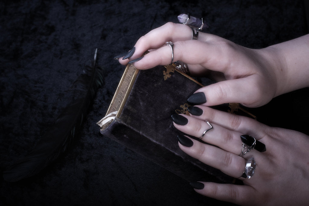 Juno Ring - Witchy Witch Wiccan wicca stone Statement Silver Metal Rock Ring quartz Pastel Goth over-size Nu-goth Onyx magic large Grunge Goth Gothic crystal Amethyst Adjustable Strega chakra