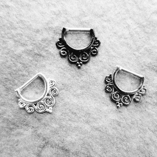 Seline SEptum Clicker - Steel Silver septum Rock Piercings Piercing Nu-goth nose Metal hanger Gunmetal Gun-metal Gothic Goth Filigree Delicate Curly crystal clicker body jewelry body jewellery Accessory